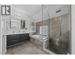 11 HEINS Avenue - 32