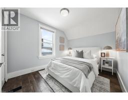 11 HEINS Avenue - 34