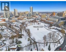 11 HEINS Avenue - 44