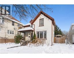 11 HEINS Avenue - 6