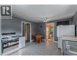 25 CHARLTON Crescent - 11