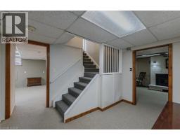 25 CHARLTON Crescent - 26