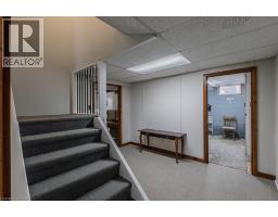 25 CHARLTON Crescent - 27