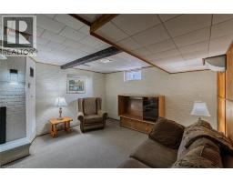 25 CHARLTON Crescent - 30