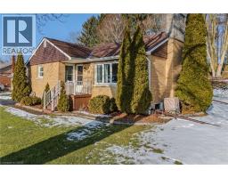 25 CHARLTON Crescent - 4