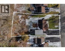 25 CHARLTON Crescent - 45