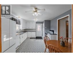 25 CHARLTON Crescent - 9