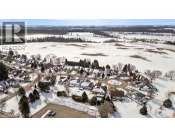 7 LAKEFIELD Court - 32