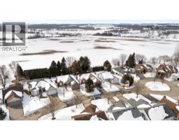 7 LAKEFIELD Court - 34