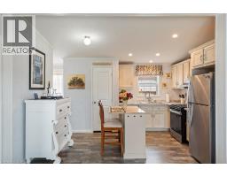 22 COPPER BEECH Drive - 6