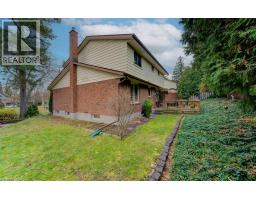 32 BROOKVIEW Court - 42