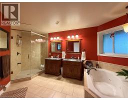 14 EAST Street S - 28