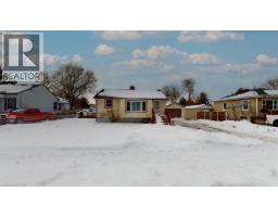 22 BROADVIEW Avenue - 1