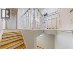 22 BROADVIEW Avenue - 40