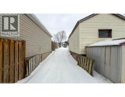 22 BROADVIEW Avenue - 44