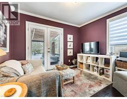 20 HILLIER Crescent - 18