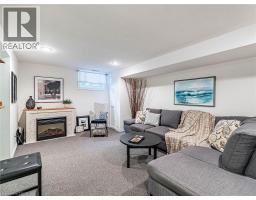 20 HILLIER Crescent - 27