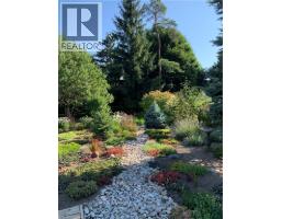 20 HILLIER Crescent - 36