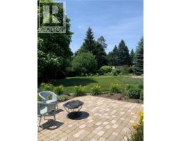 20 HILLIER Crescent - 40