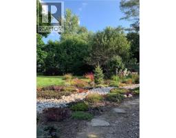 20 HILLIER Crescent - 42