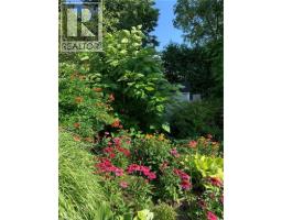 20 HILLIER Crescent - 44