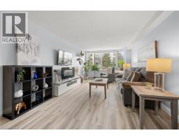 35 GREEN VALLEY Drive UnitNo. 204 - 1