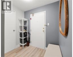 35 GREEN VALLEY Drive UnitNo. 204 - 3