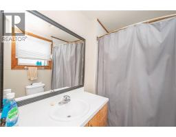 122 KING Street - 36