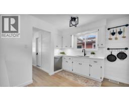 10 ROSSFORD Crescent - 10