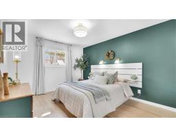 10 ROSSFORD Crescent - 16