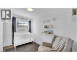 10 ROSSFORD Crescent - 18