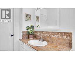 10 ROSSFORD Crescent - 21