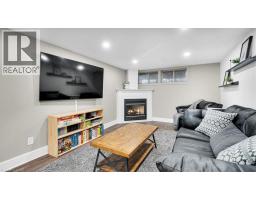 10 ROSSFORD Crescent - 25