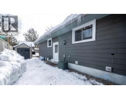 10 ROSSFORD Crescent - 32