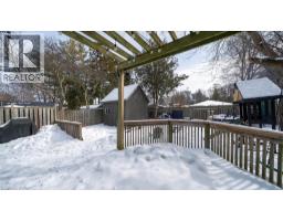 10 ROSSFORD Crescent - 34