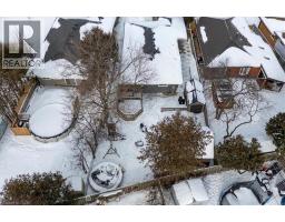 10 ROSSFORD Crescent - 40