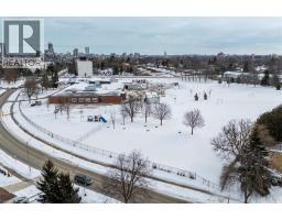 10 ROSSFORD Crescent - 41