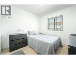 8 RENFREW Street - 21