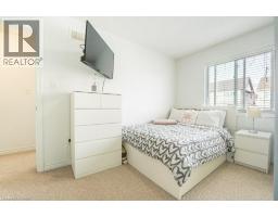 8 RENFREW Street - 24