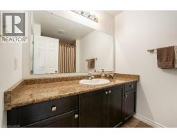 8 RENFREW Street - 31