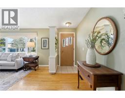 347 CLARENDON Drive - 3