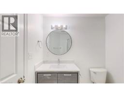 133 WAKE ROBIN Drive - 32