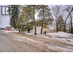 115 COURTNEY Street - 1