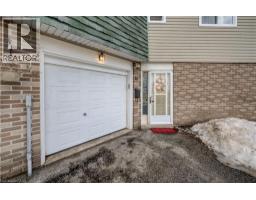 60 ELMSDALE Drive UnitNo. 11 - 3