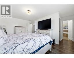 420 ARMSTRONG Street W - 21