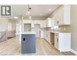 381 ARGYLE Avenue - 11