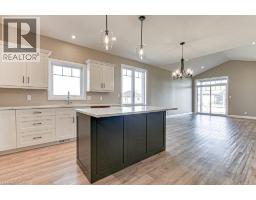 381 ARGYLE Avenue - 8