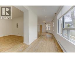 67 LOUISA Street - 13