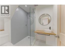 67 LOUISA Street - 23