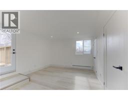 67 LOUISA Street - 36